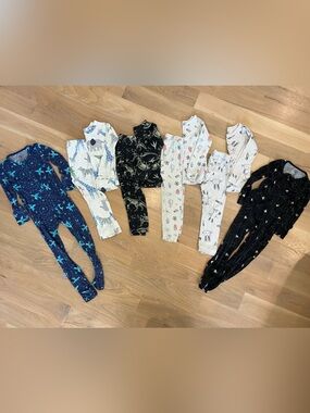 Lot of Kids 4T Pajamas :: 6 Total